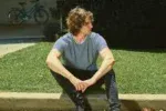 Dean Lewis – Half a man
