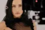Demi Lovato – Kiss