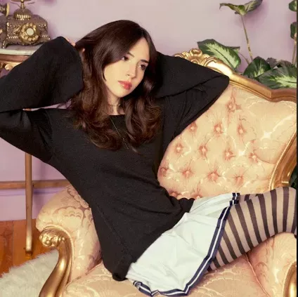 Gabriela Bee – Juna