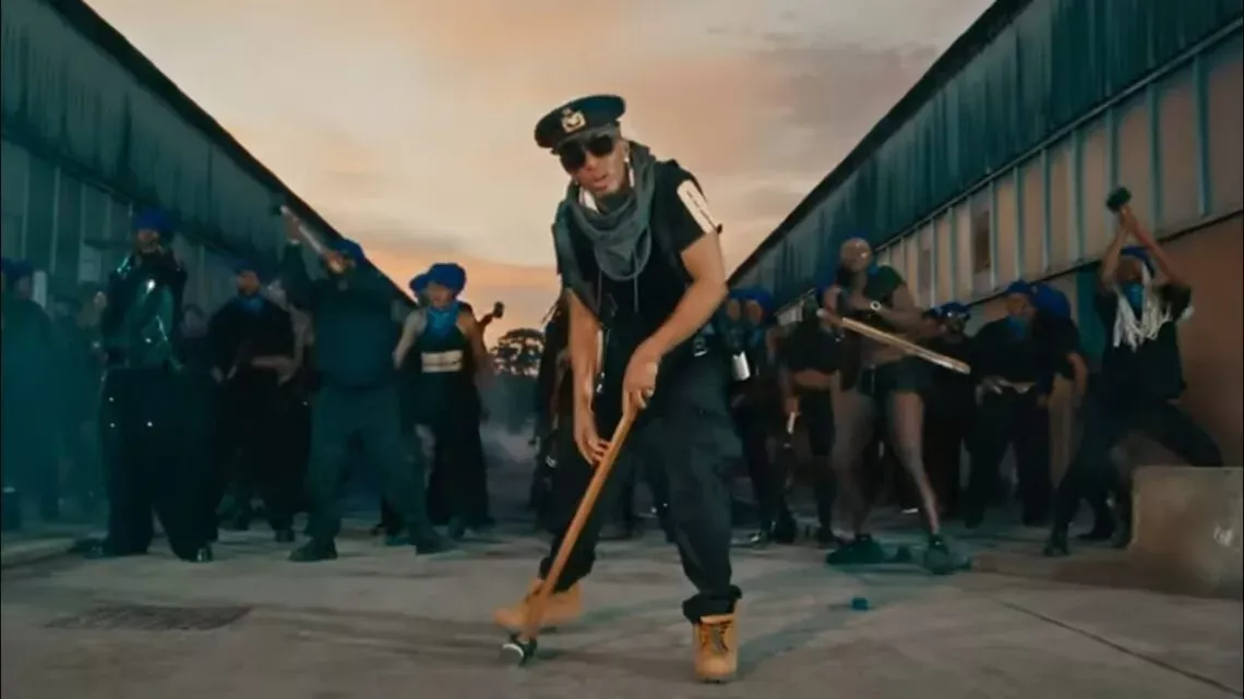 Robinio Mundibu – Marteau